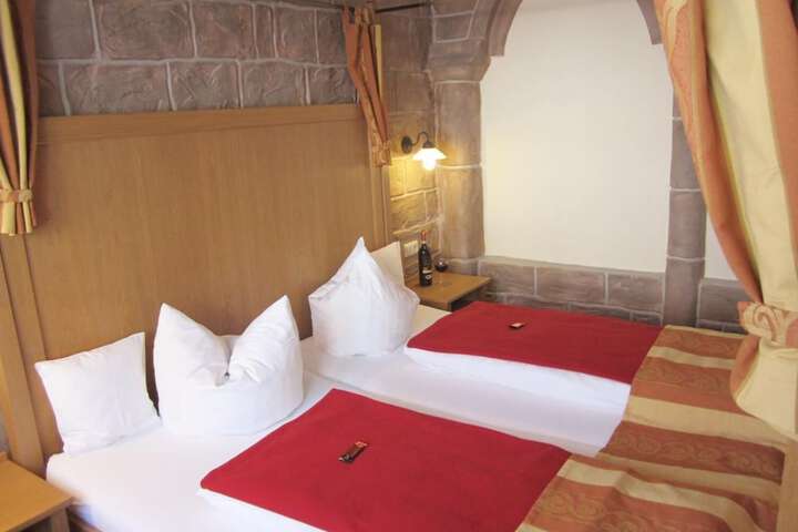 Room 11 of 27
