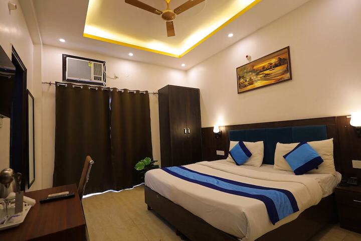 Room 9 of 24