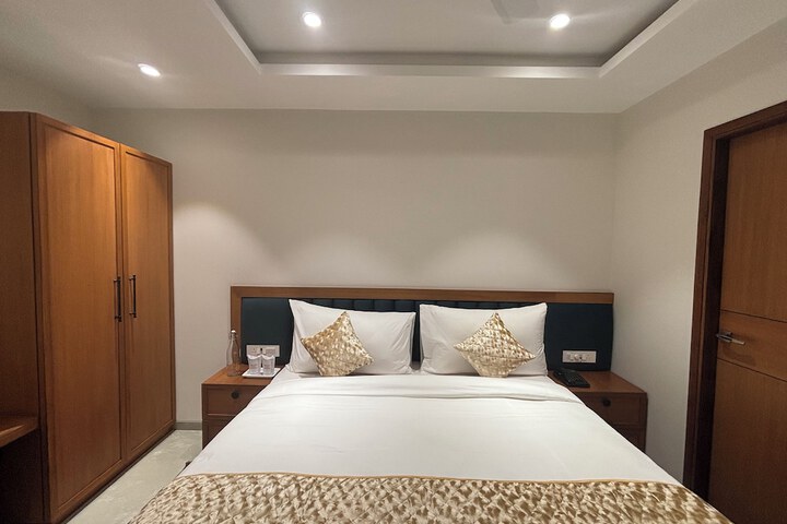 Room 7 of 32