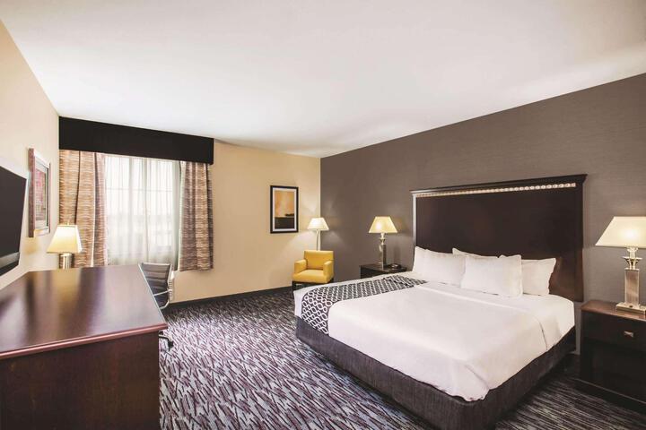1 King Bed (17 of 27)