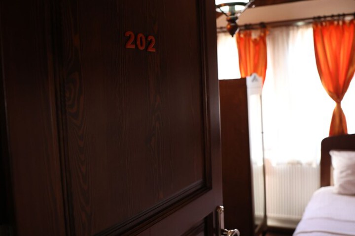 Room 14 of 25