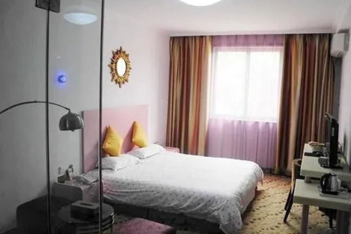 Room 7 of 10