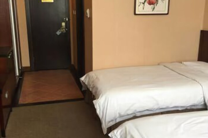 Room 2 of 8