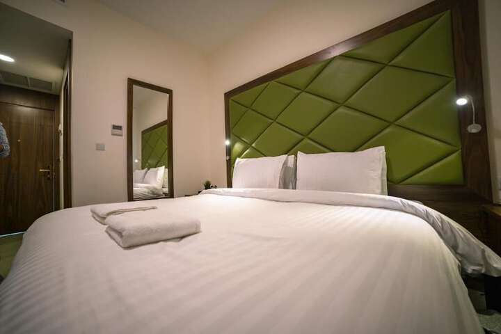Room 16 of 64