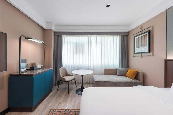 Room 9 of 25