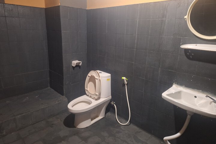 Room 9 of 12