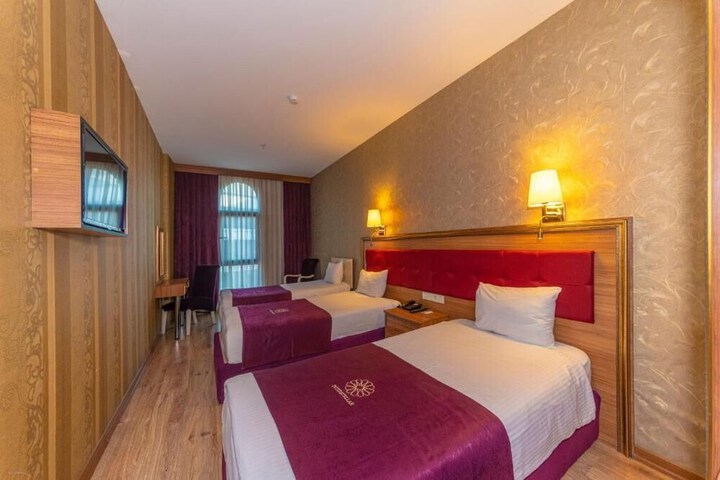 Room 10 of 61