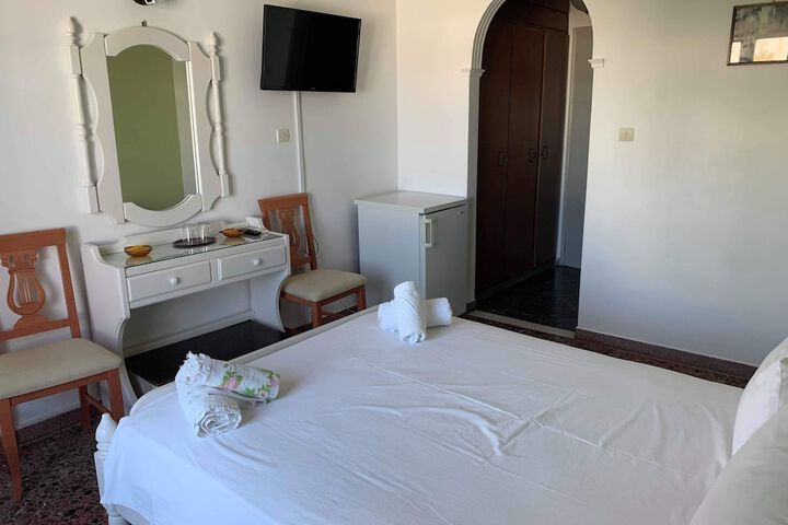 Room 14 of 90