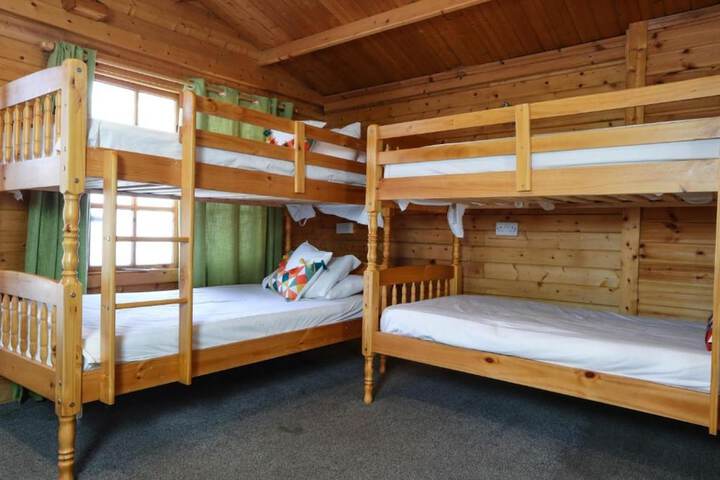 Room 16 of 100