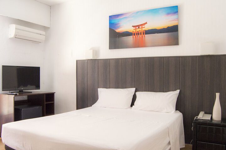 Room 5 of 32