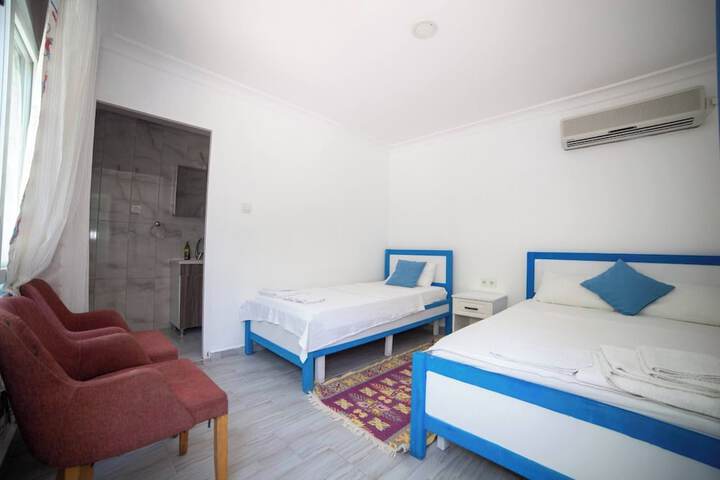 Room 3 of 27
