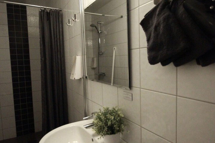 Room 30 of 49