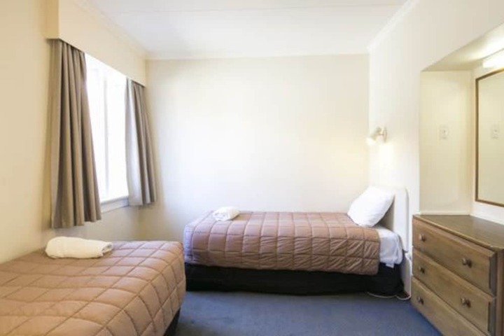 Room 4 of 170