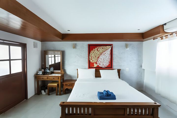 Room 18 of 33