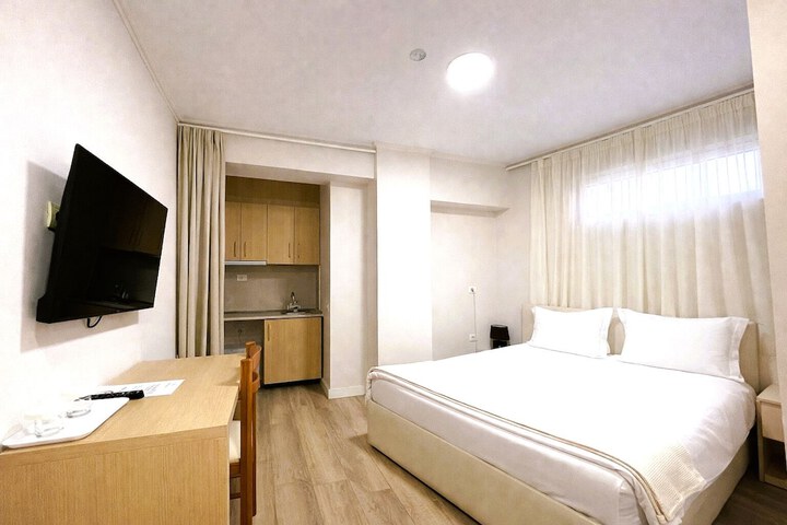 Room 46 of 85