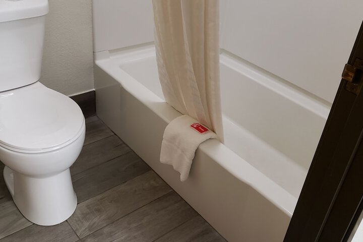1 King Bed (2 of 8)