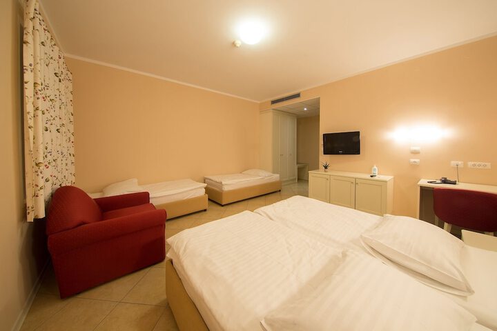 Room 8 of 30