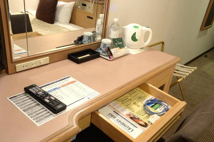 Room 14 of 28
