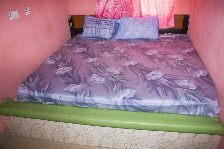 Room 2 of 10