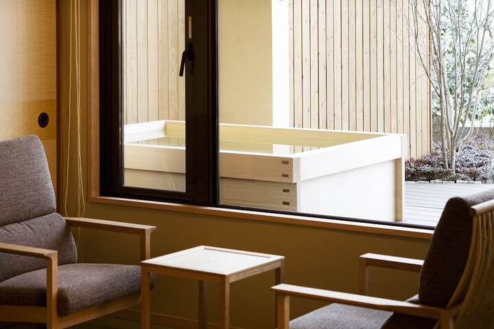 Room 18 of 107