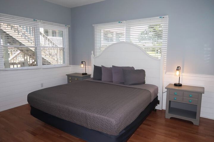 Room 3 of 65