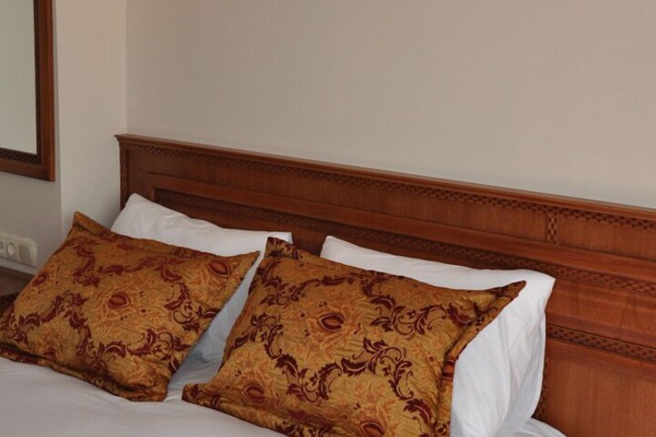 Room 9 of 26