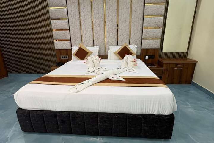 Room 16 of 53