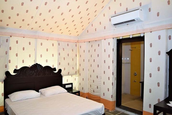 Room 32 of 37