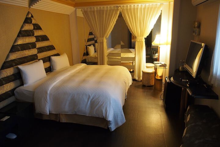 Room 33 of 45