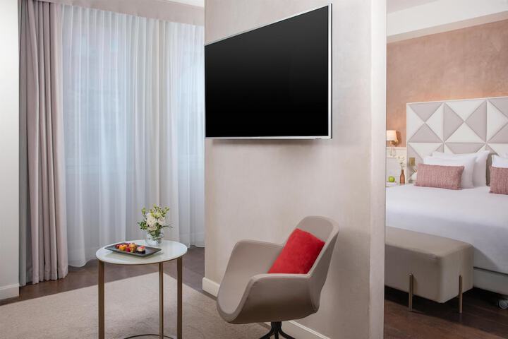 Room 27 of 79