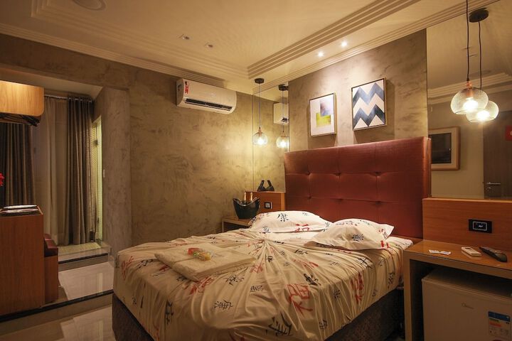 Room 5 of 62