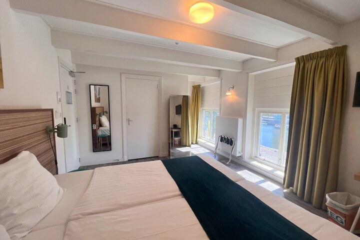 Room 10 of 67