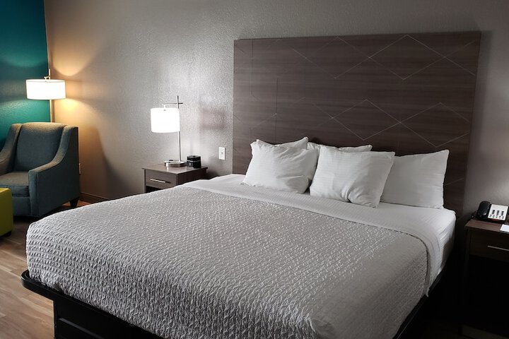 1 King Bed (18 of 18)