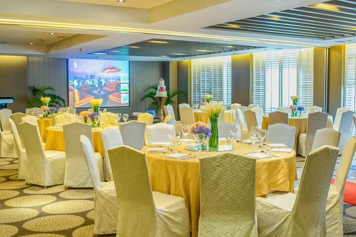 Ballroom/Hall 35 of 45