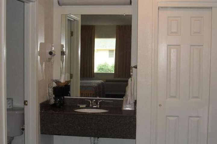 Room 15 of 16