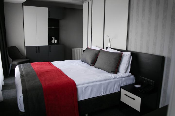 Room 10 of 85