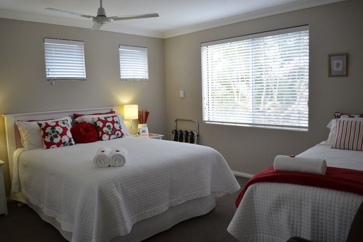 Room 5 of 32