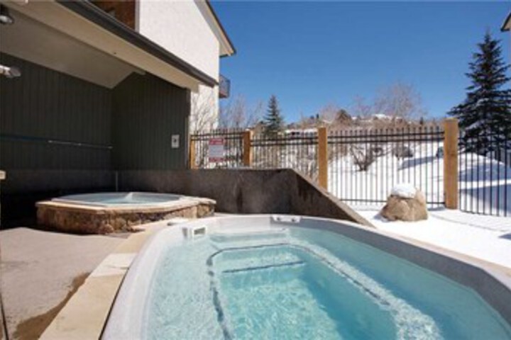 Pool 10 of 19