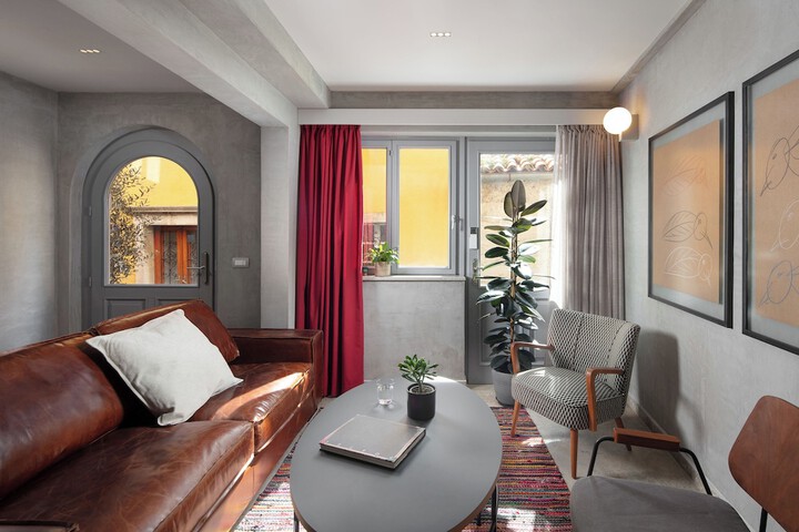 Room 9 of 20