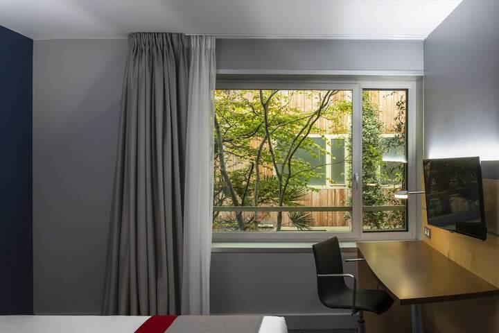 Room 28 of 120