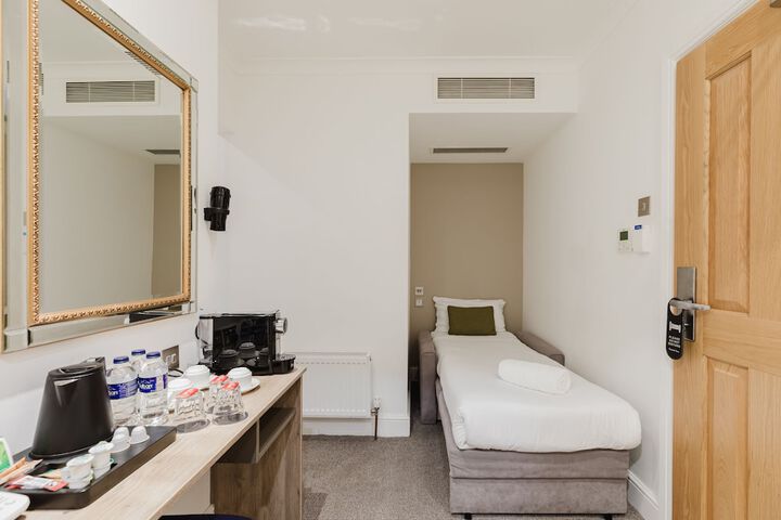 Room 22 of 165