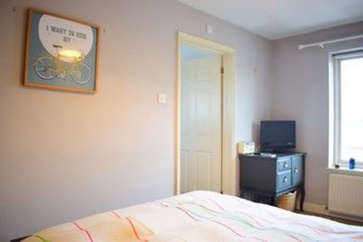 Room 5 of 12