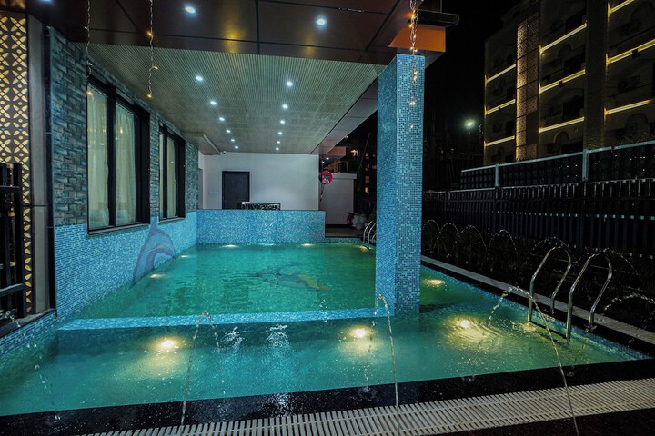 Pool 40 of 63