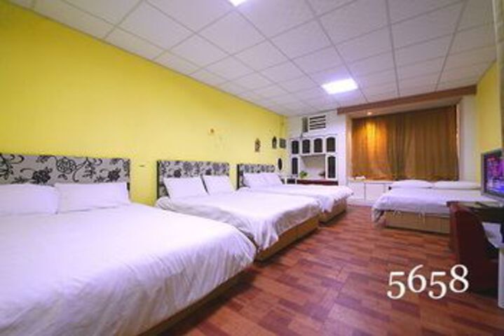 Room 100 of 118