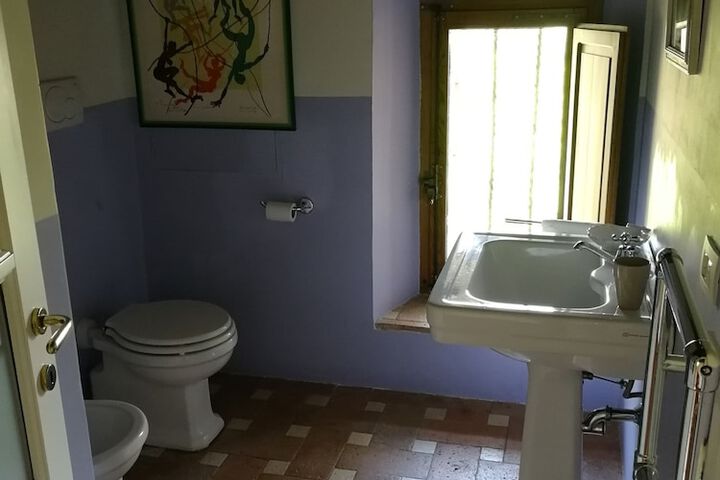 Room 11 of 36