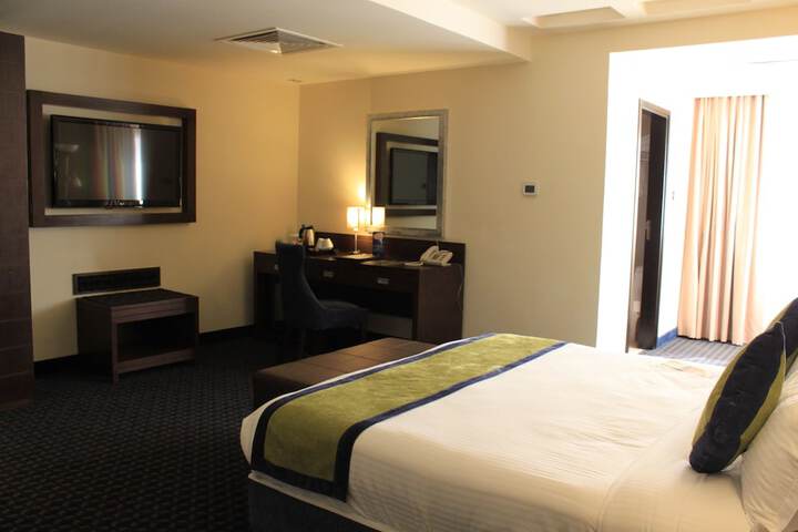 Room 34 of 140