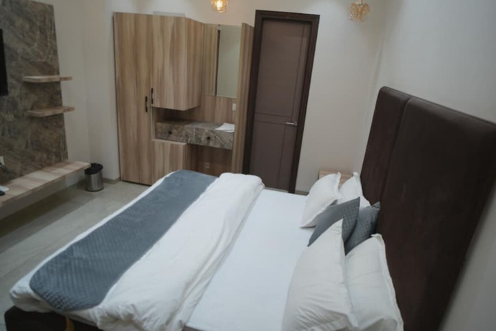 Room 14 of 24
