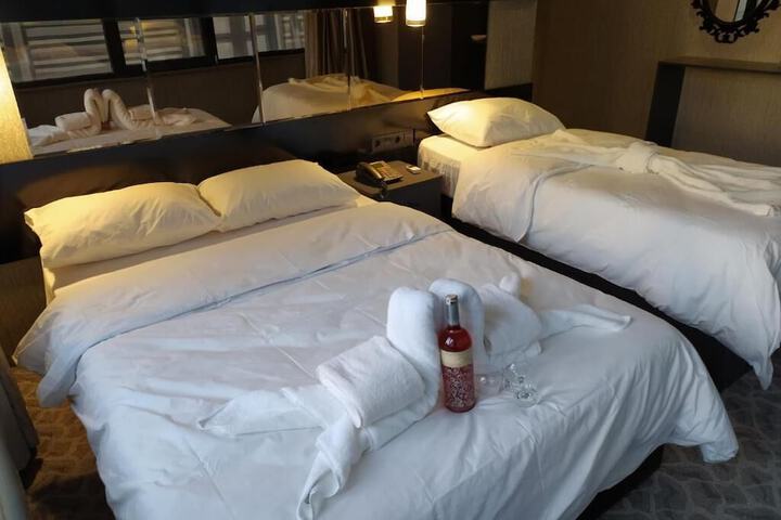 Room 8 of 36