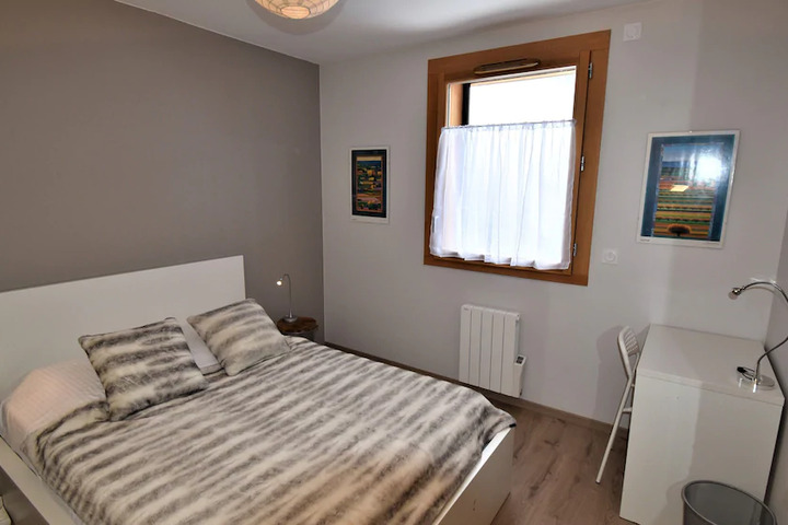 Room 2 of 8