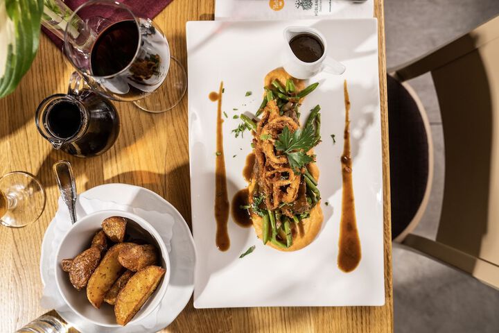 Dining 87 of 141